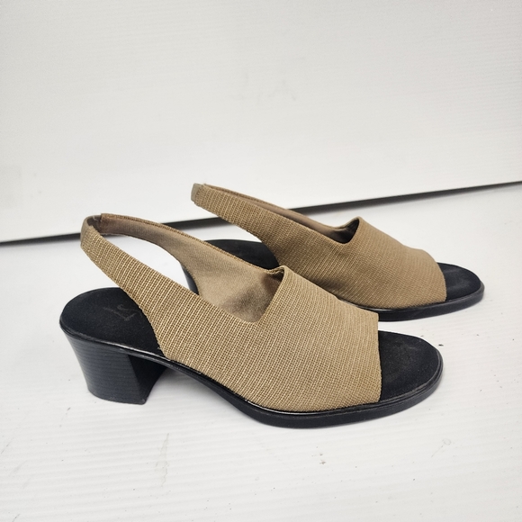 Life Stride Tan Sling Back Chunky Heeled Y2K 2000 Open Toe Sandals Size 8.5 M - Picture 3 of 7